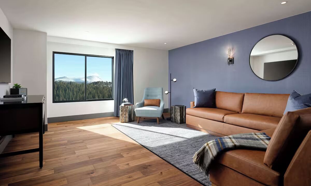 Photo of Livingroom in Peak 9
