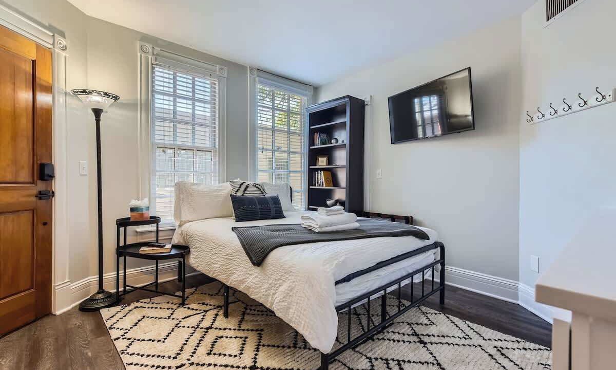 Photo of Bedroom in Five Points