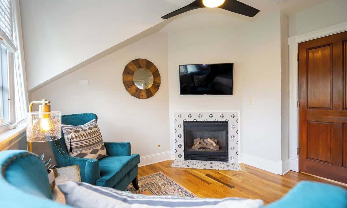 Photo of Livingroom in Five Points