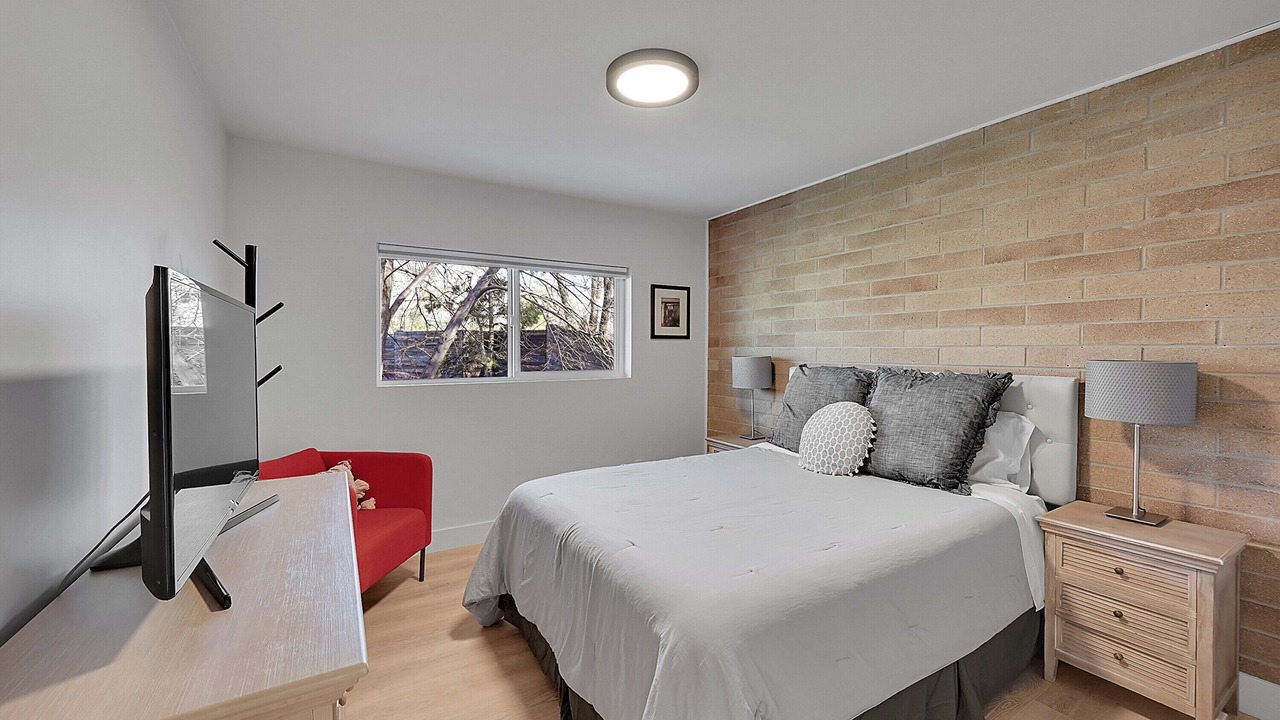 Photo of Bedroom in North Alameda