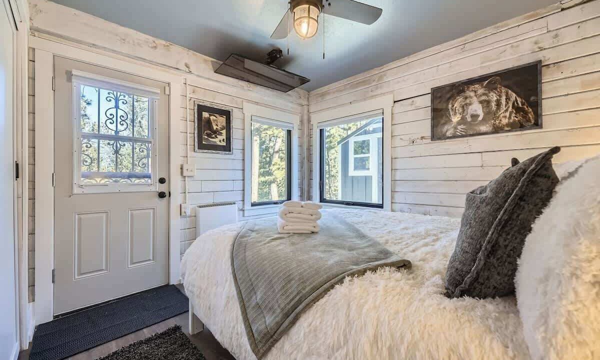 Photo of Bedroom in Indian Hills