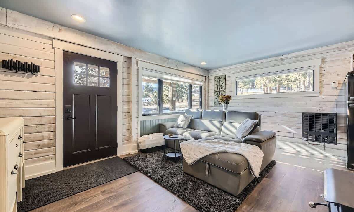 Photo of Livingroom in Indian Hills