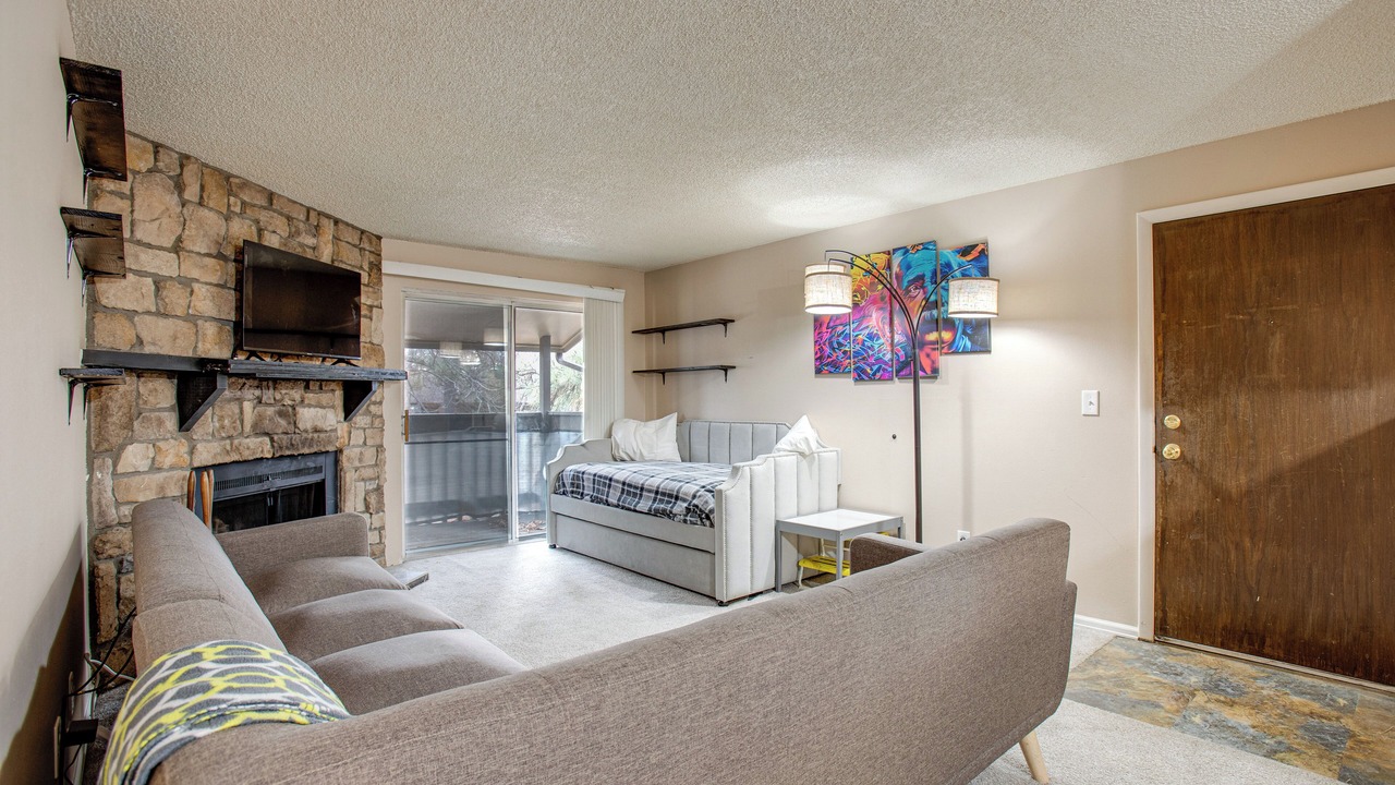Photo of Livingroom in Aurora Highlands