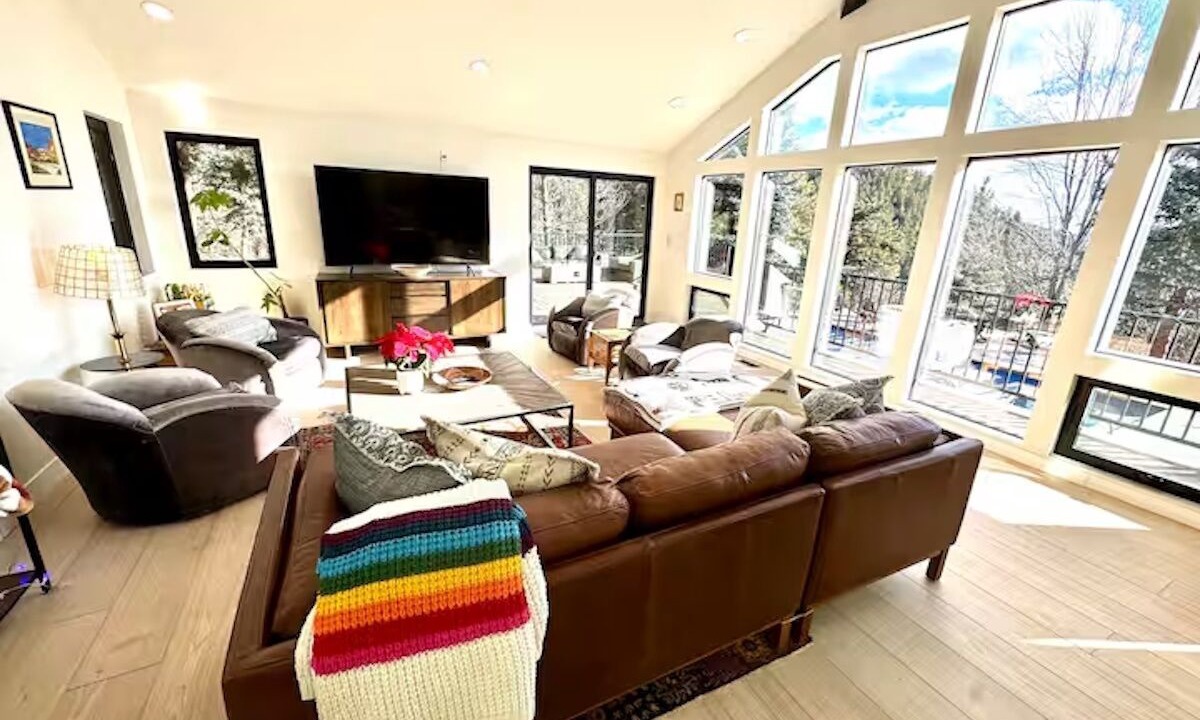 Photo of Livingroom in Indian Hills