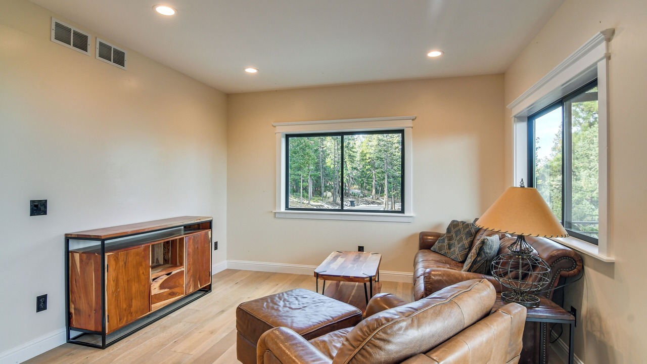 Photo of Livingroom in Evergreen