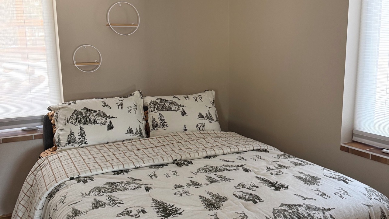 Photo of Bedroom in Evergreen Meadows