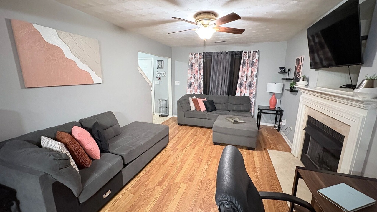 Photo of Livingroom in North Newport News