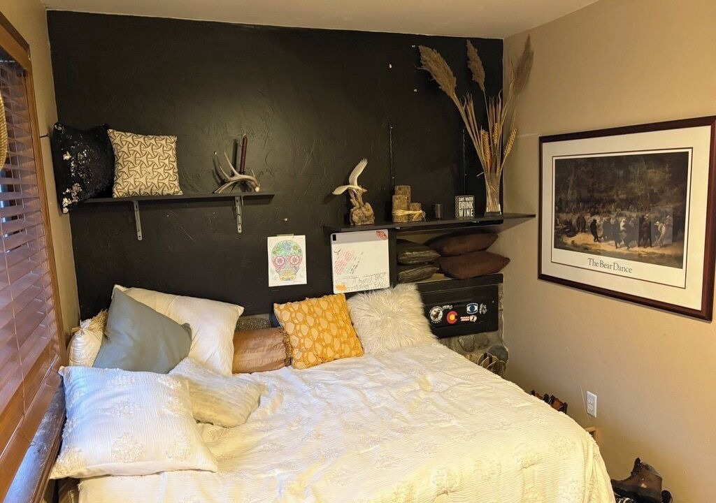 Photo of Bedroom in Evergreen Meadows