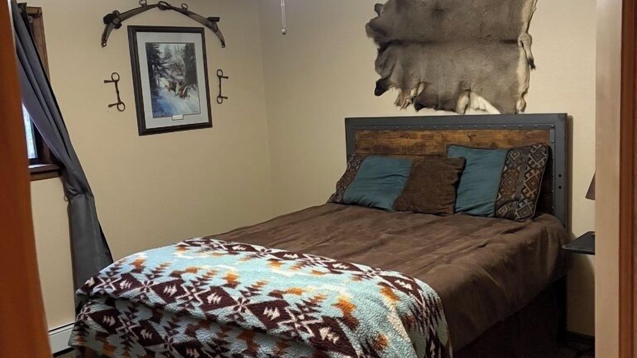 Photo of Bedroom in Evergreen Meadows