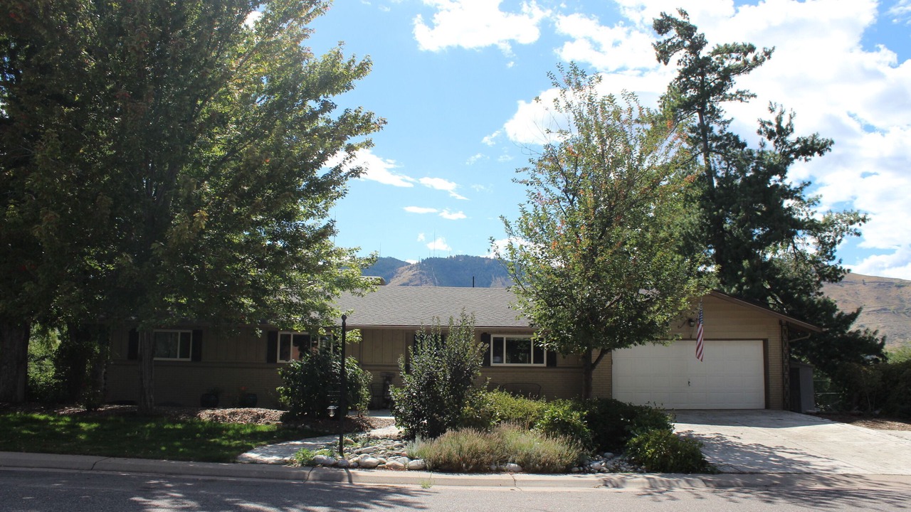 Photo of Outdoor in Golden