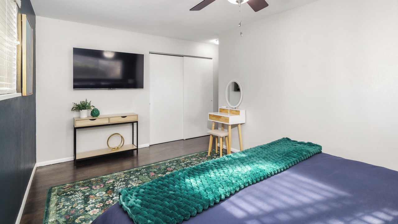 Photo of Bedroom in Edgewater