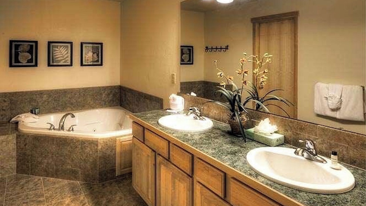 Photo of Bathroom in Four O'Clock