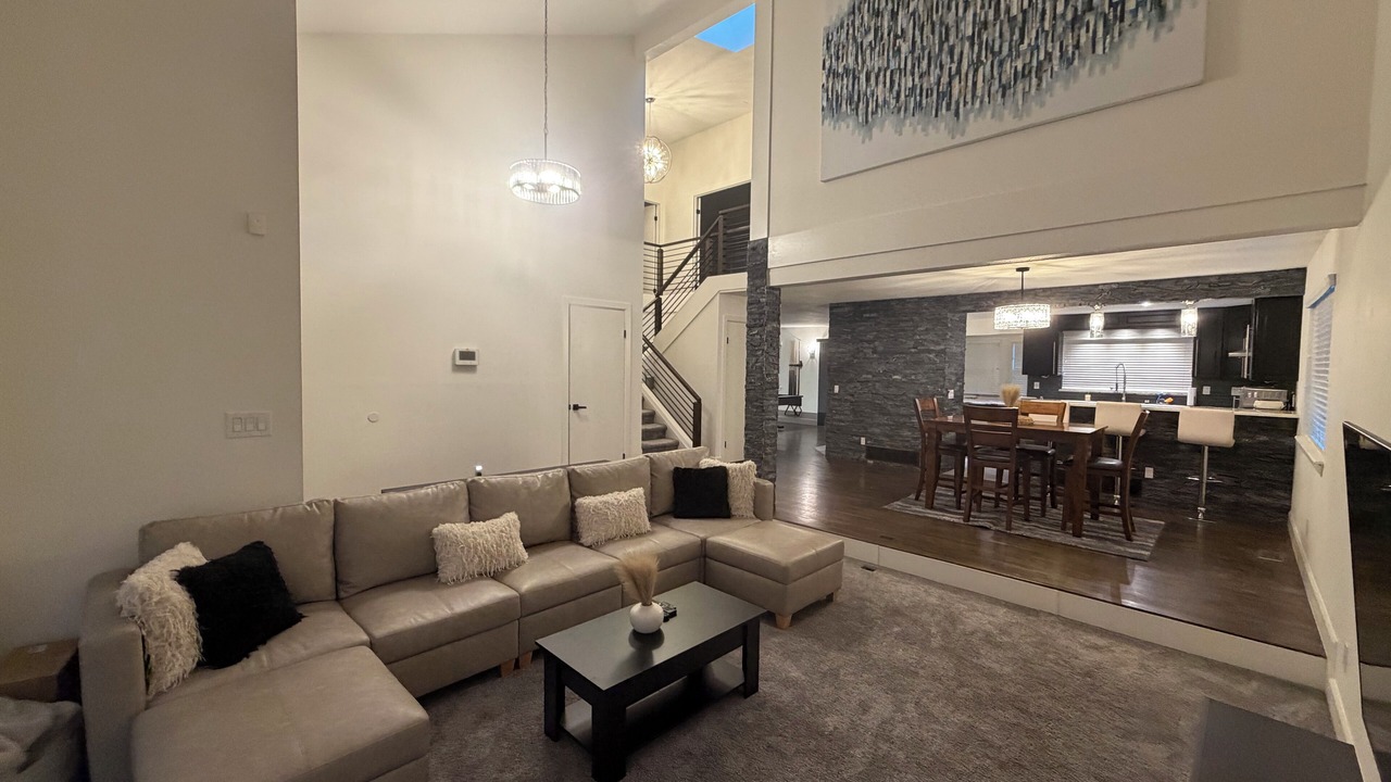 Photo of Livingroom in Aurora