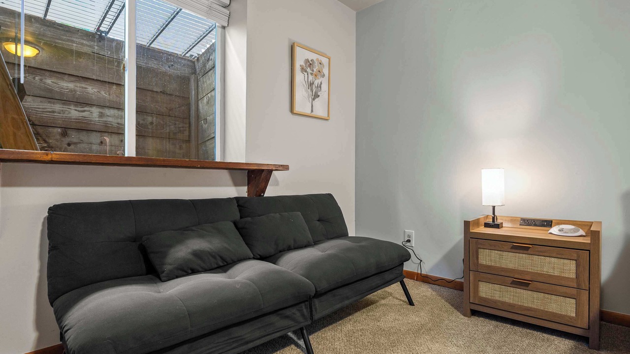 Photo of Livingroom in Martinez Park