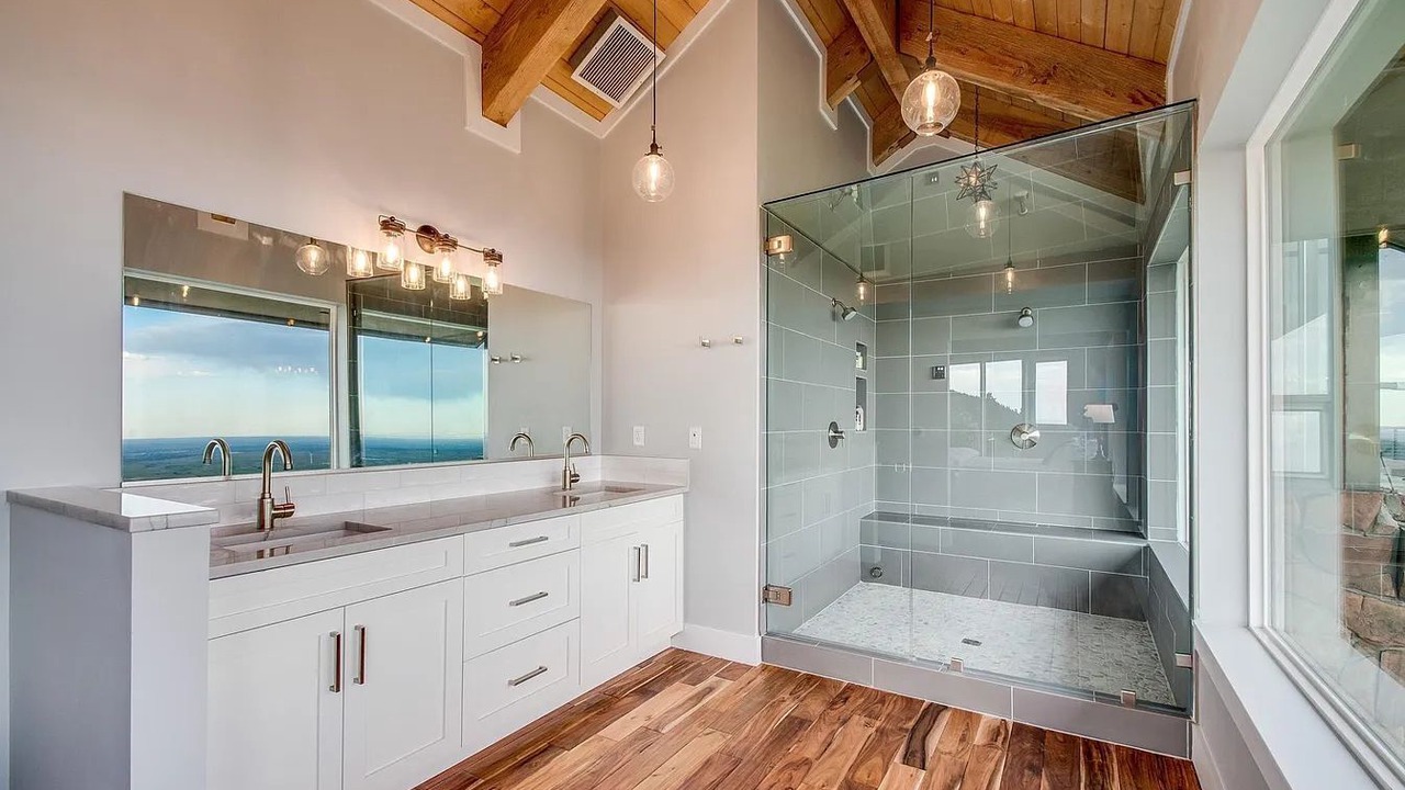 Photo of Bathroom in Golden
