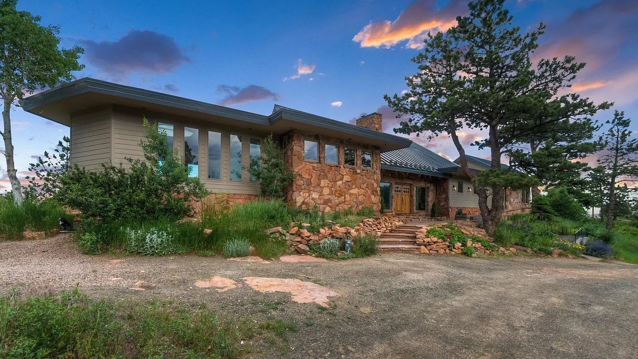 Photo of Outdoor in Golden