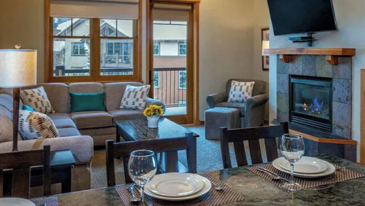 Photo of Livingroom in Peak 9