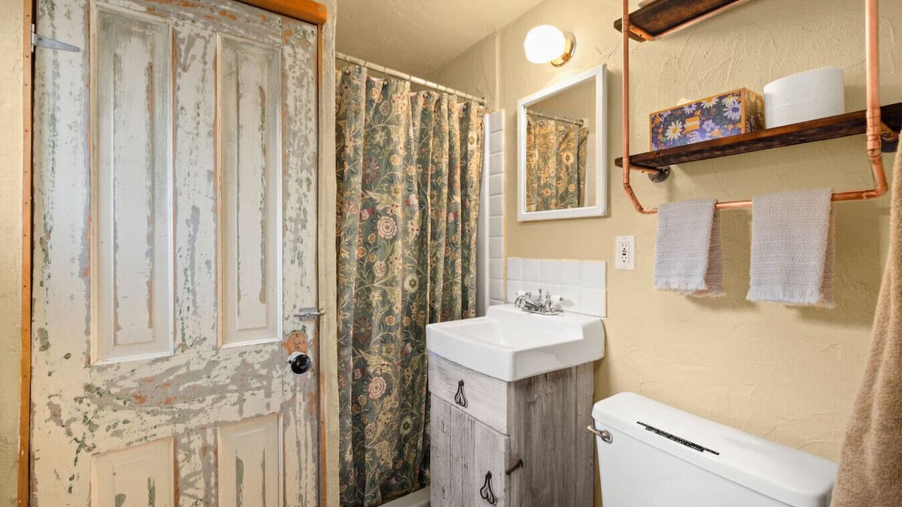 Photo of Bathroom in Golden
