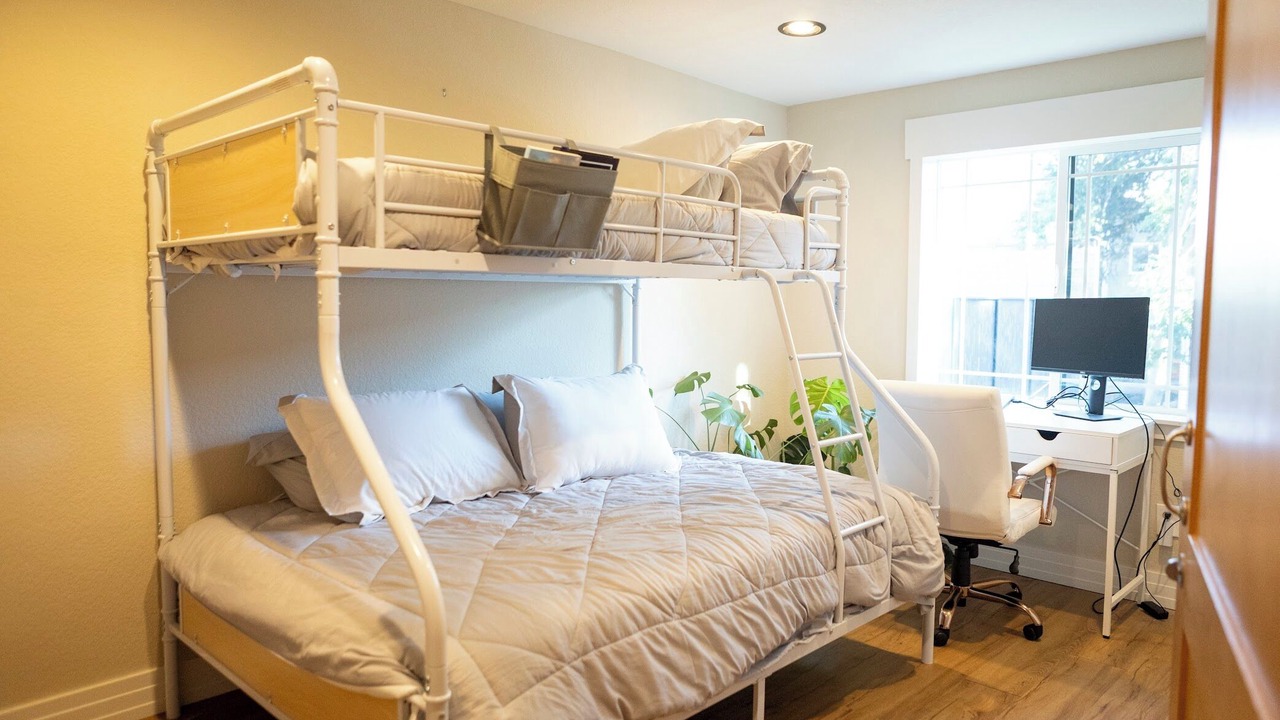 Photo of Bedroom in Jefferson Park
