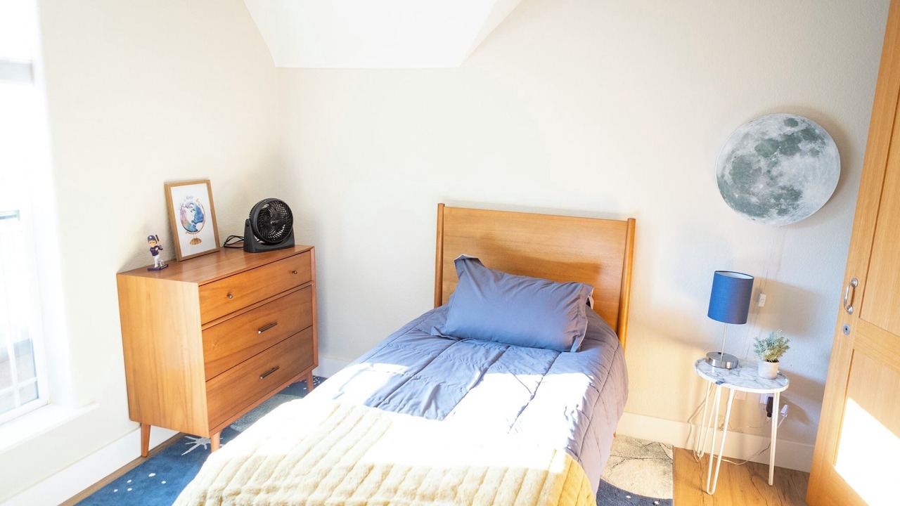 Photo of Bedroom in Jefferson Park