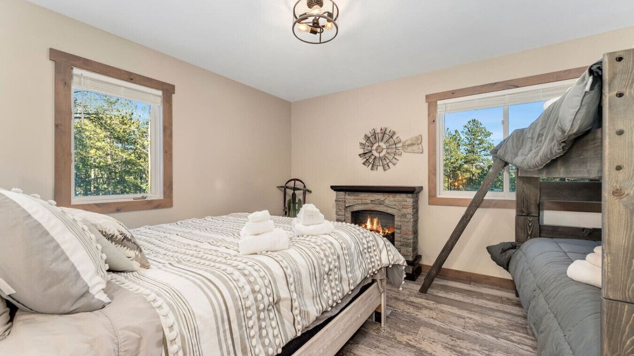 Photo of Bedroom in Pine