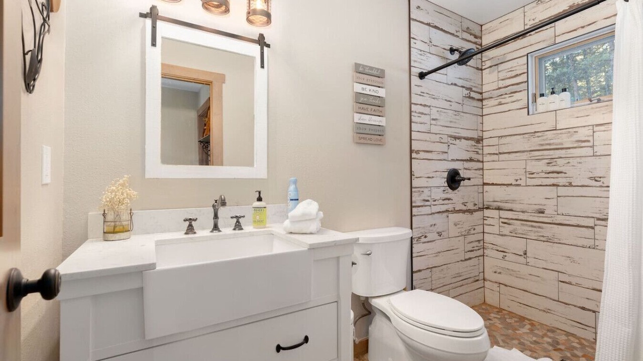 Photo of Bathroom in Pine