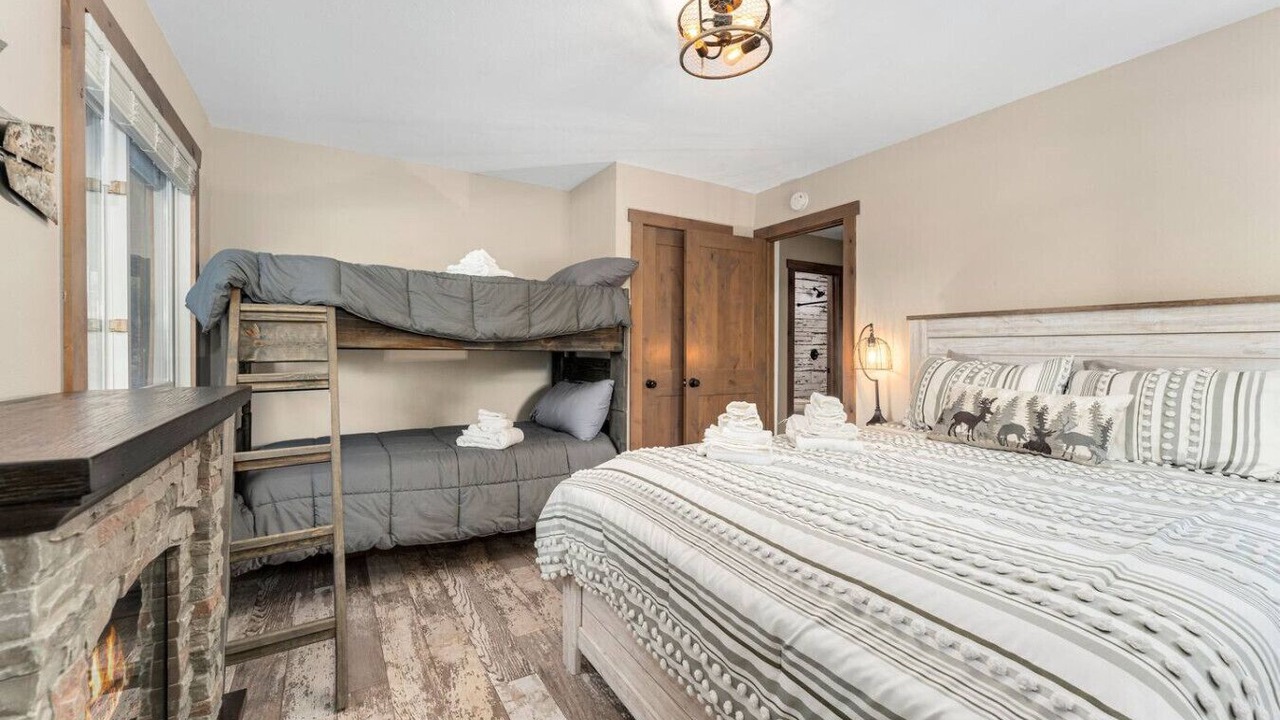 Photo of Bedroom in Pine