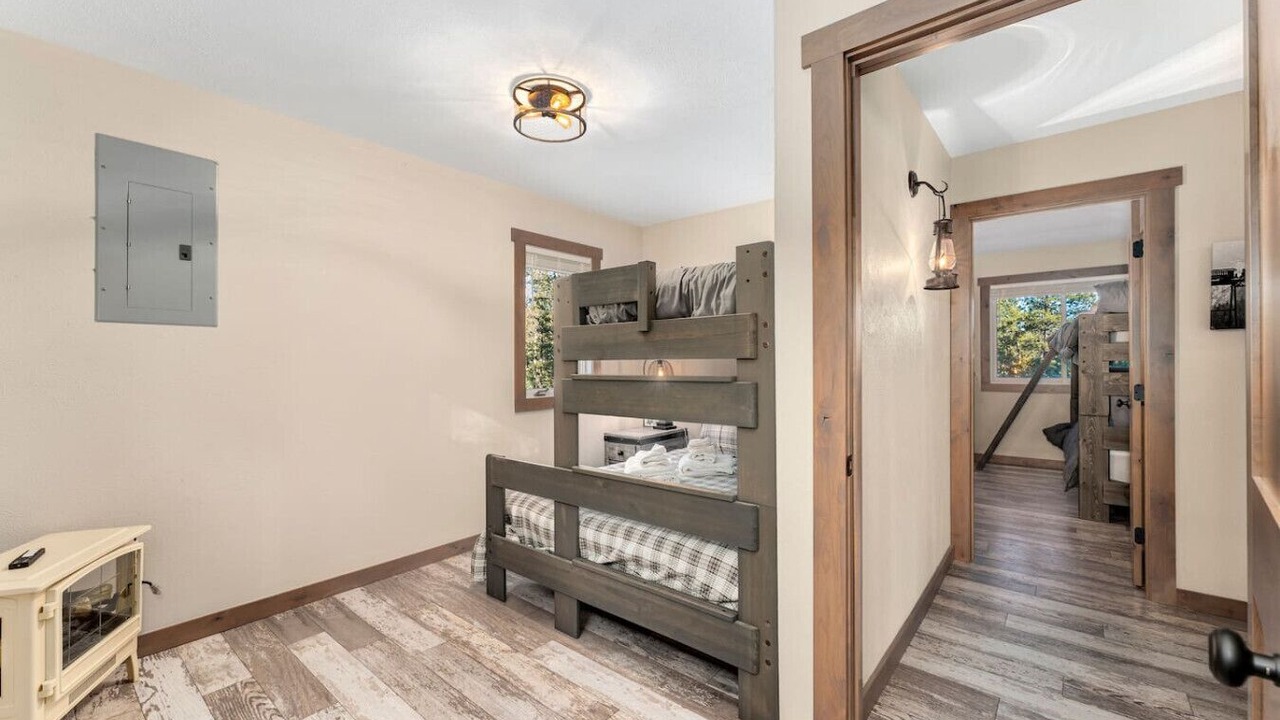 Photo of Bedroom in Pine