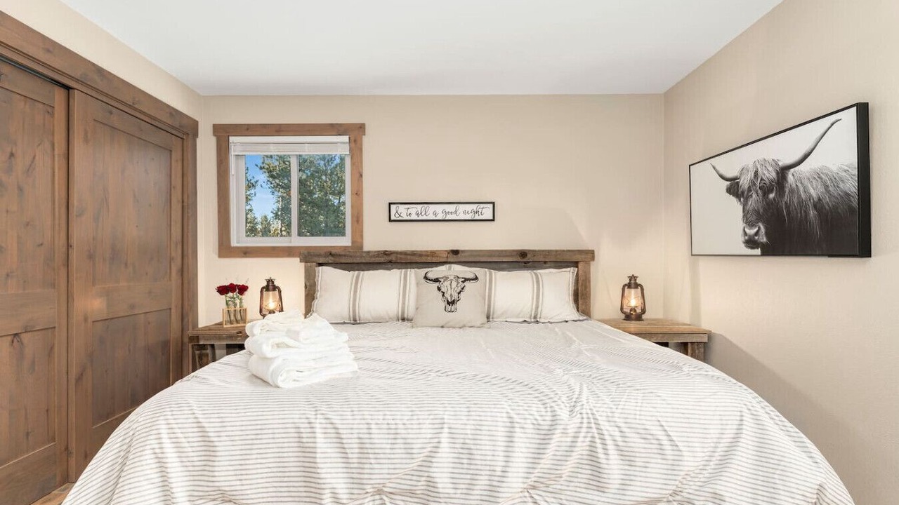 Photo of Bedroom in Pine