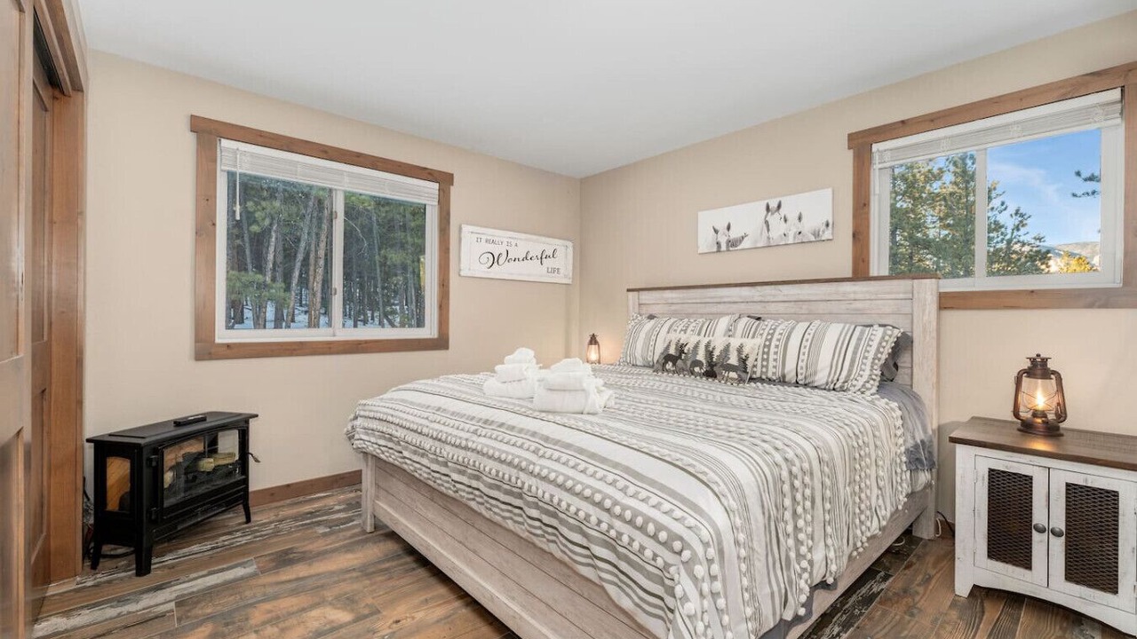 Photo of Bedroom in Pine