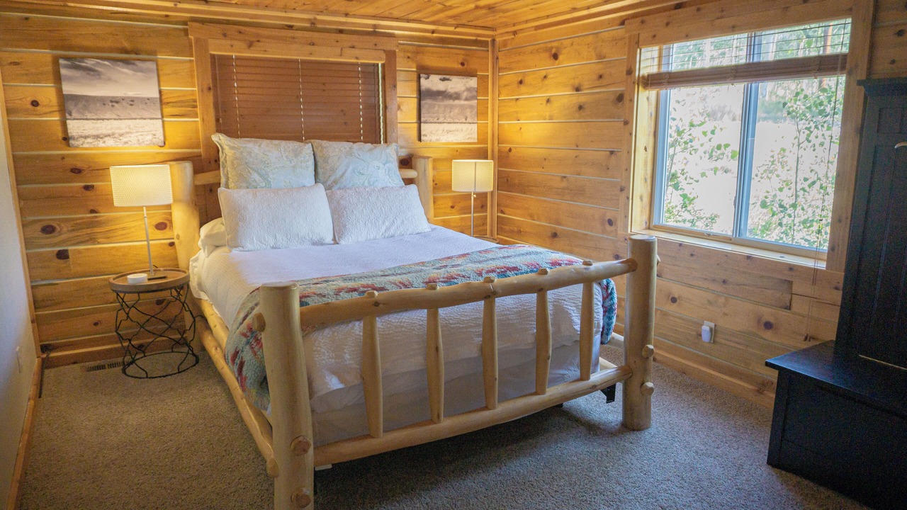 Photo of Bedroom in Warm Springs