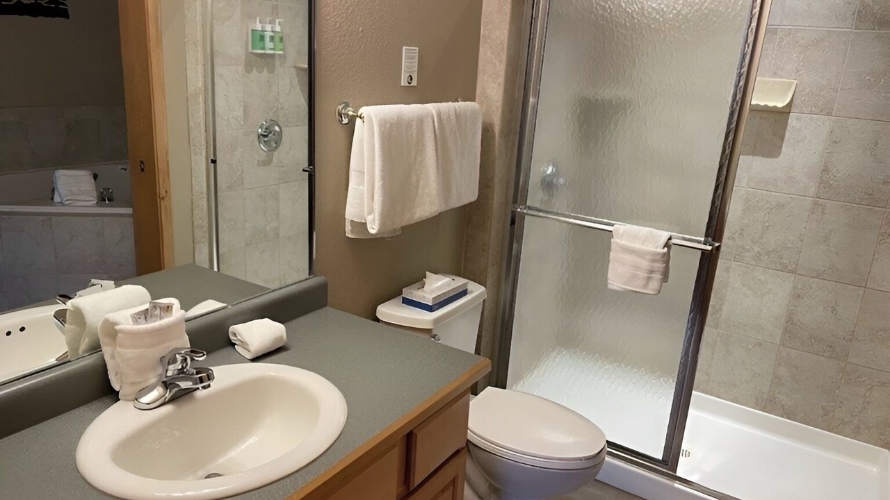 Photo of Bathroom in Peak 9