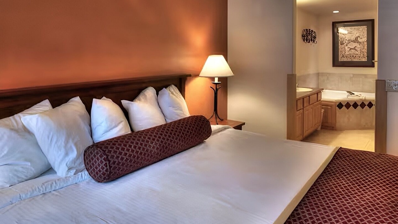 Photo of Bedroom in Peak 9