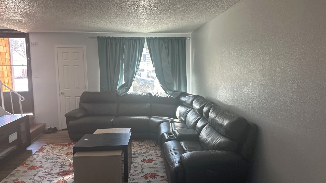 Photo of Livingroom in Aurora