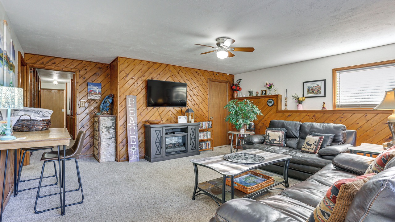 Photo of Livingroom in Pine