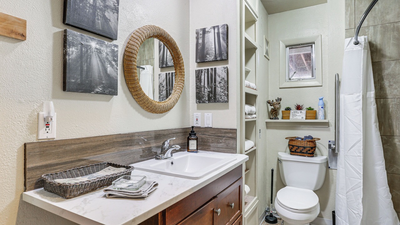Photo of Bathroom in Pine