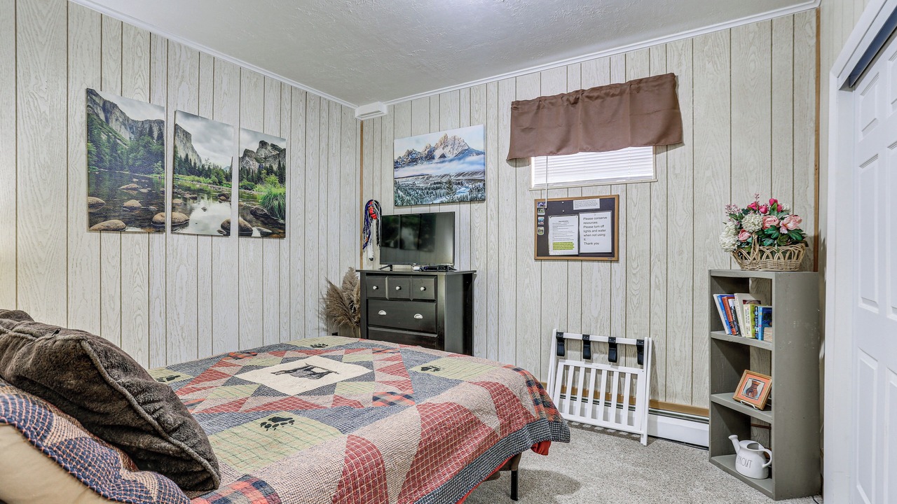 Photo of Bedroom in Pine