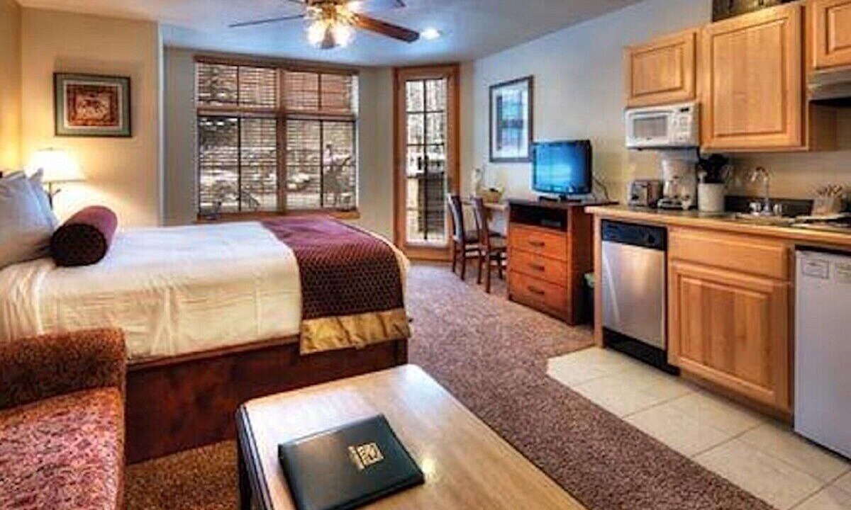 Photo of Bedroom in Four O'Clock