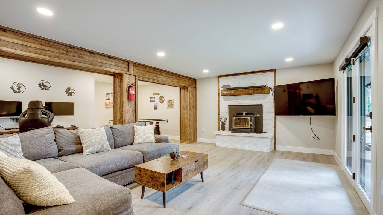 Photo of Livingroom in Evergreen