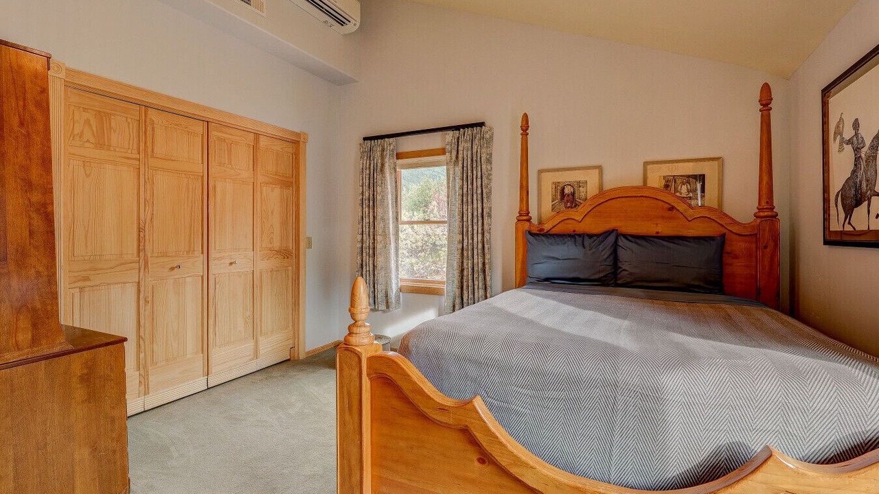 Photo of Bedroom in Basalt