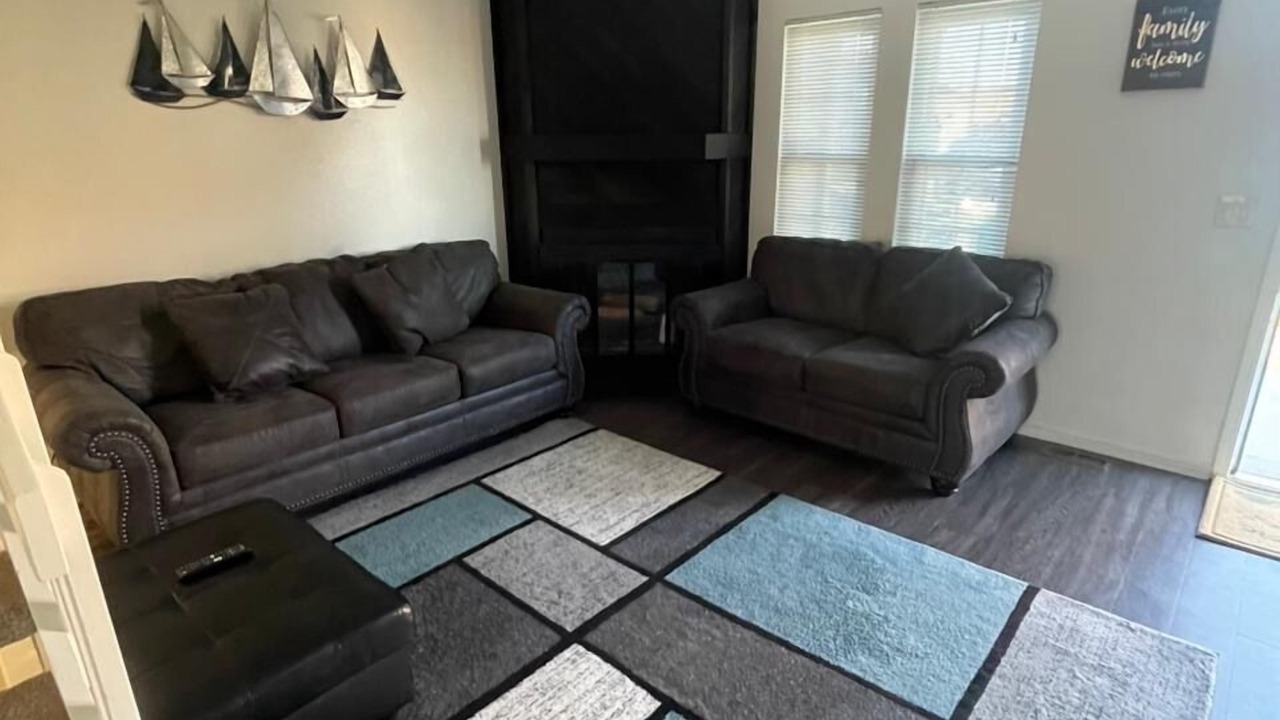 Photo of Livingroom in Prides Crossing