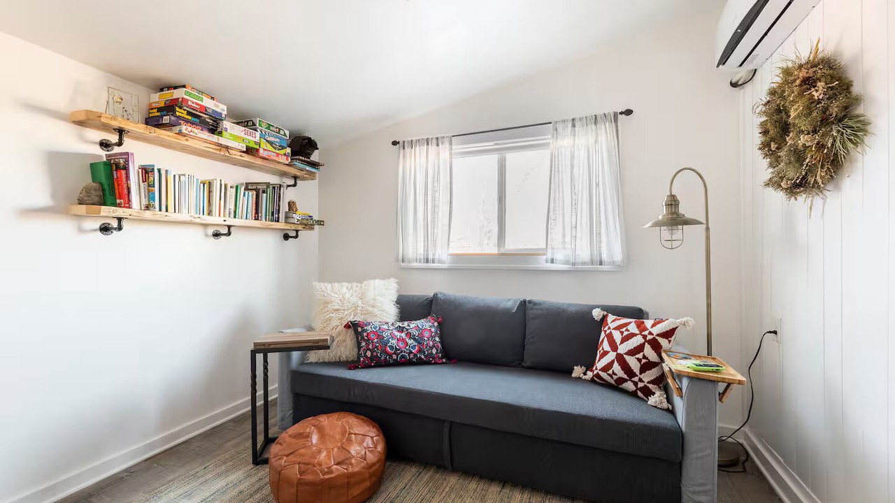 Photo of Livingroom in Elyria Swansea