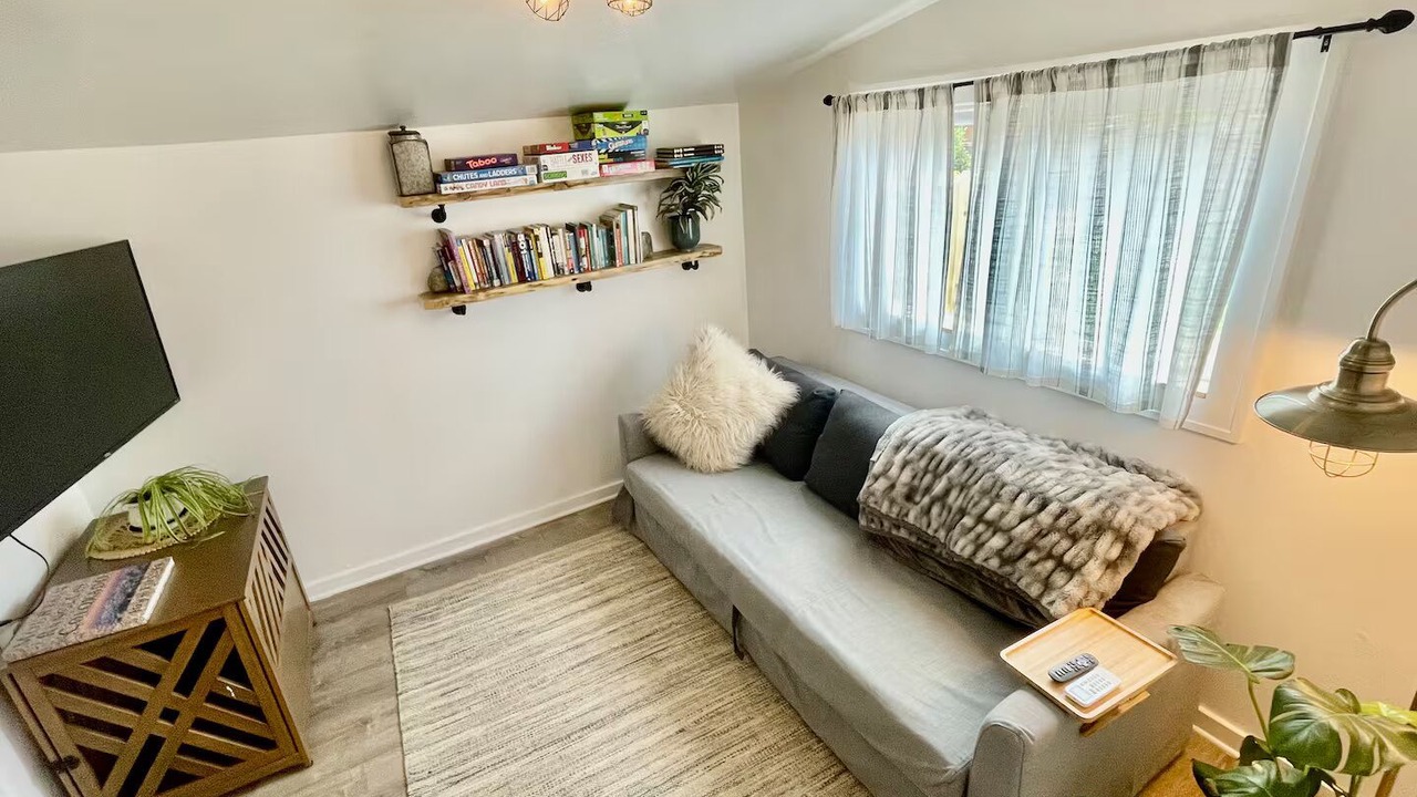Photo of Livingroom in Elyria Swansea
