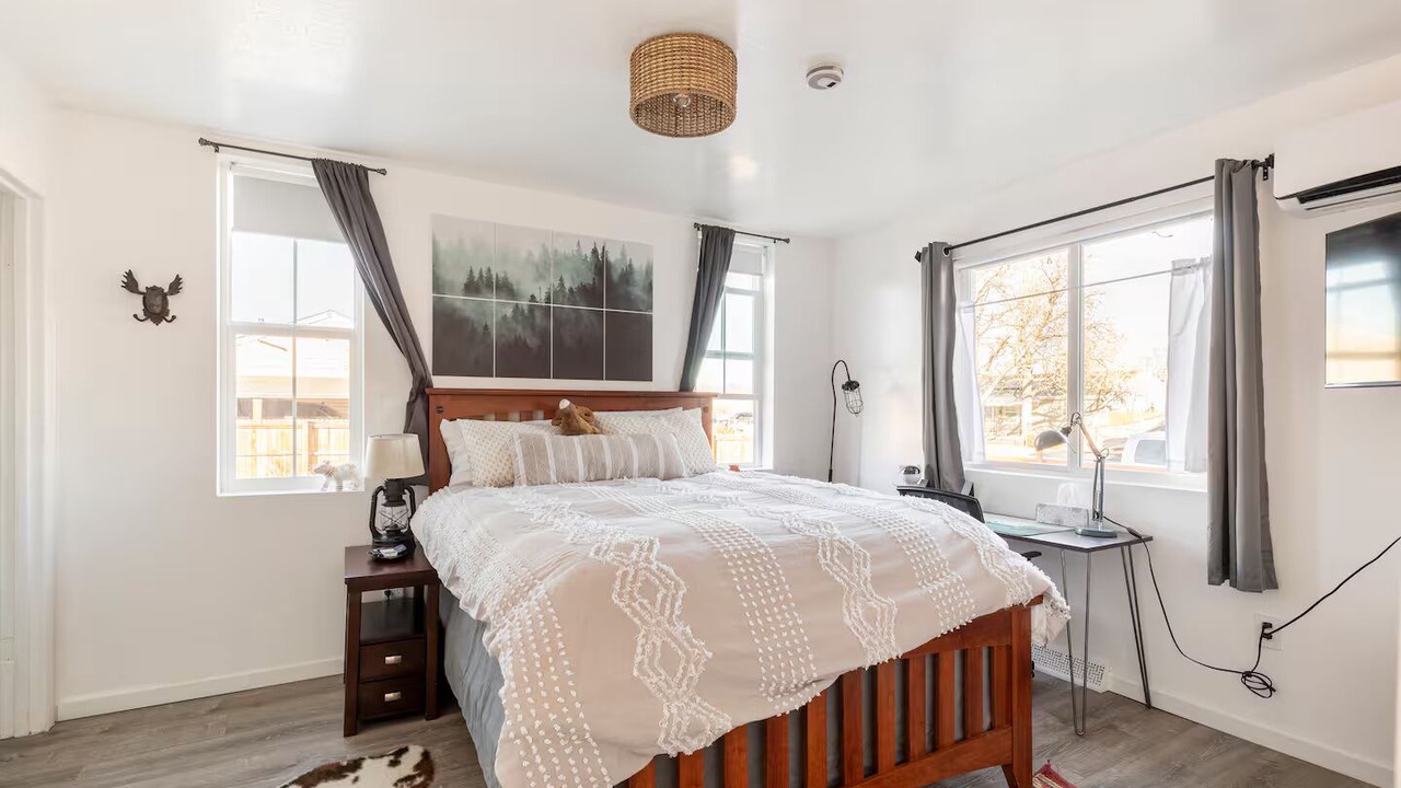 Photo of Bedroom in Elyria Swansea