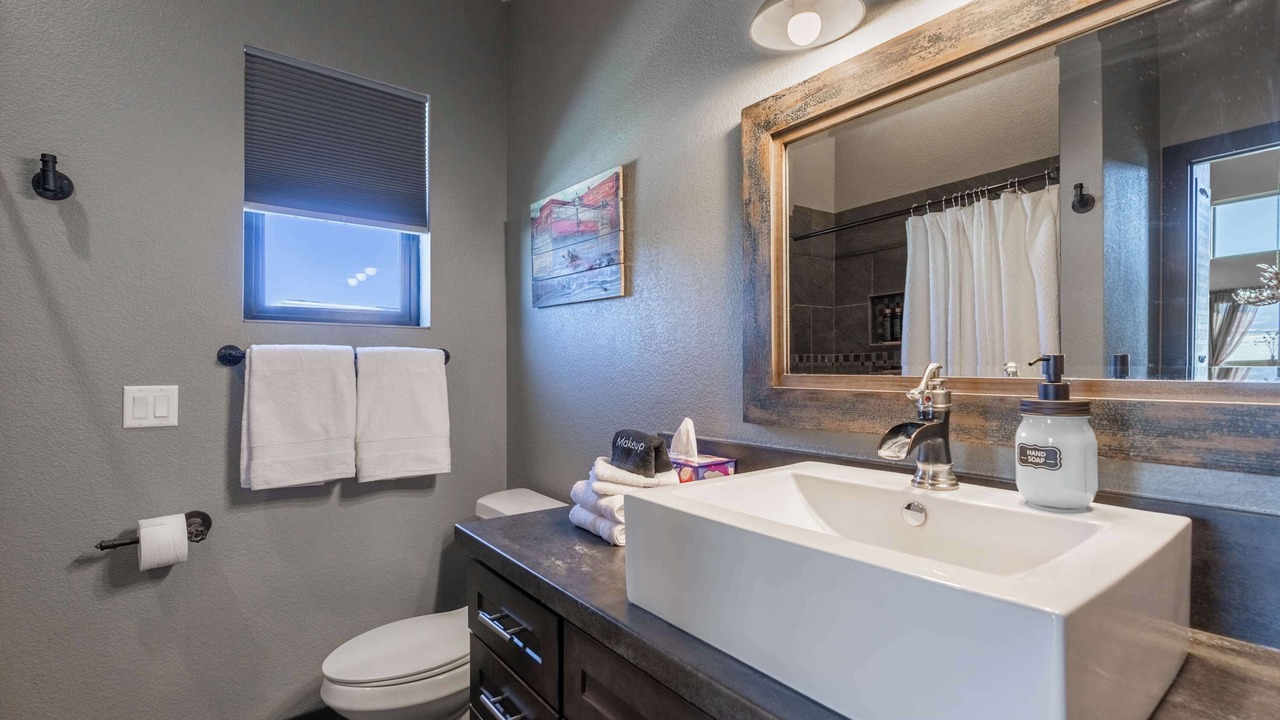 Photo of Bathroom in Silver Cliff