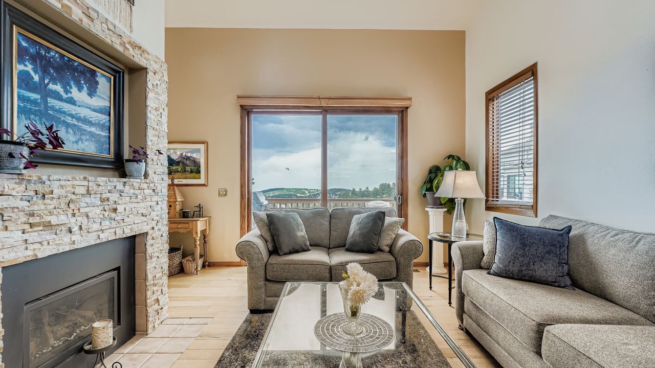 Photo of Livingroom in Genesse North Central