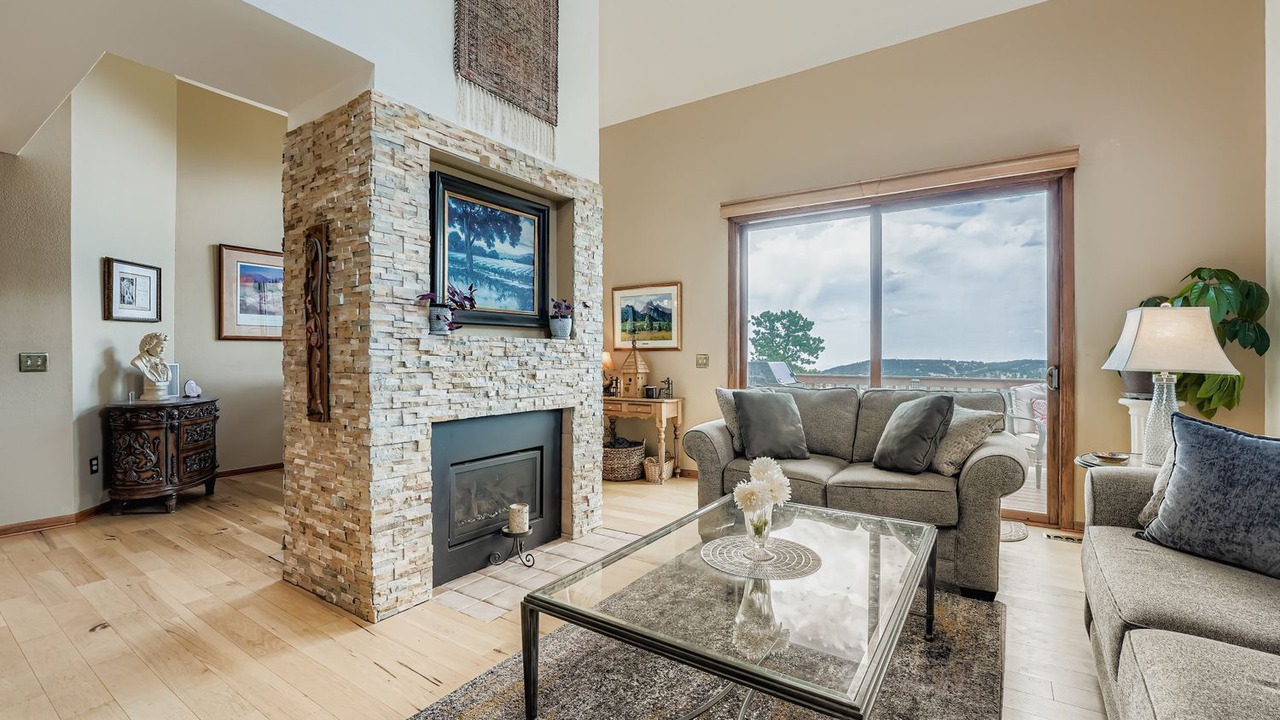 Photo of Livingroom in Genesse North Central