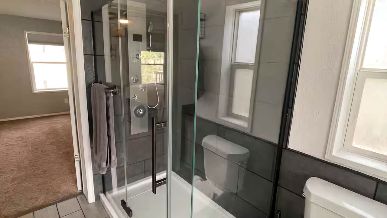 Photo of Bathroom in Larkspur