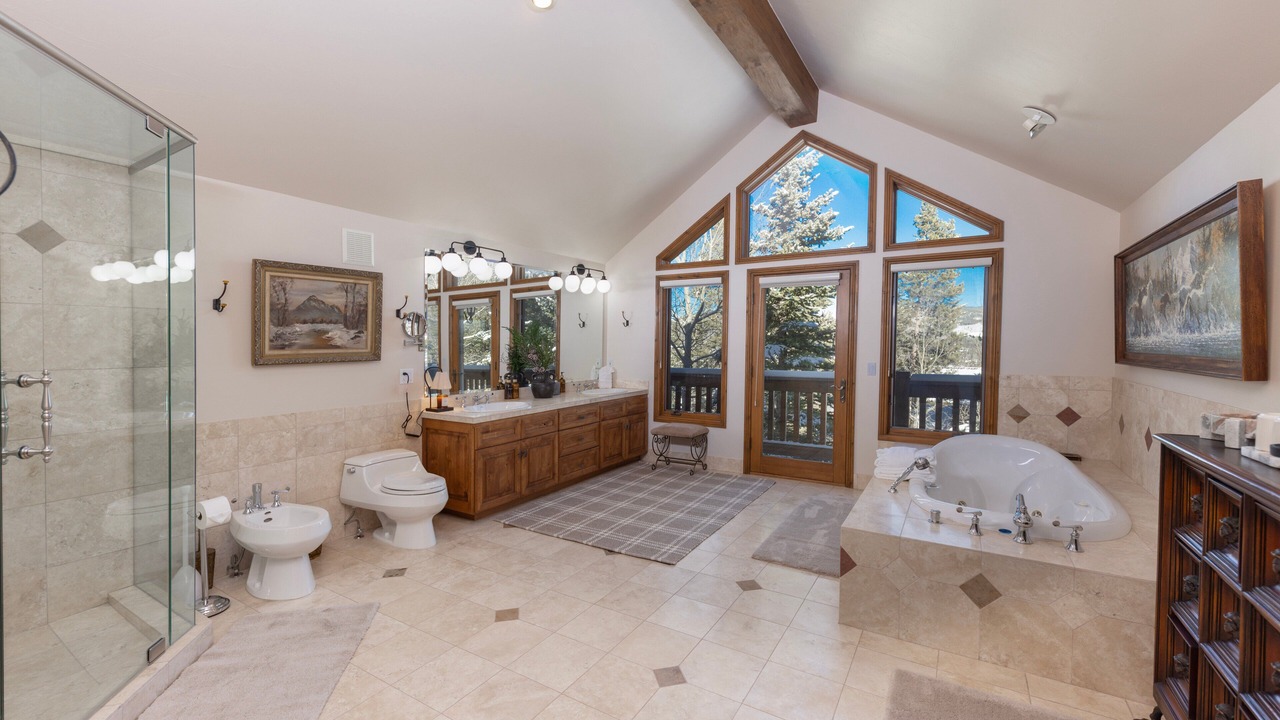 Photo of Bathroom in Four O'Clock