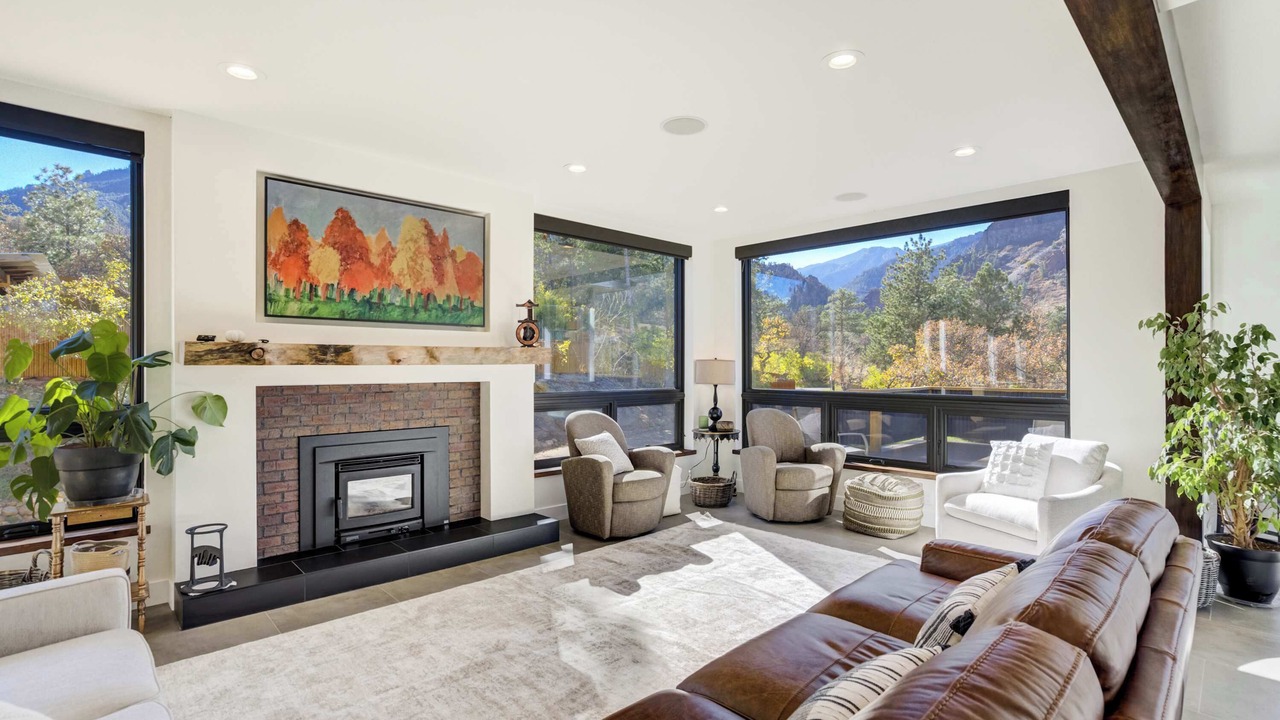 Photo of Livingroom in Broadmoor